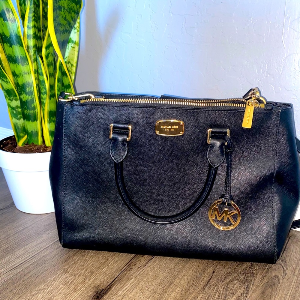 Authentic Michael Kors tote with strap